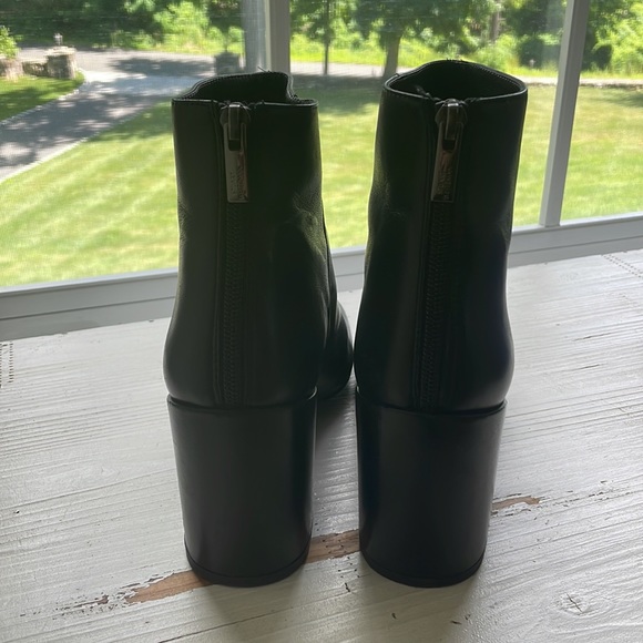 Like new Stuart Weitzman ankle boots - Picture 2 of 9